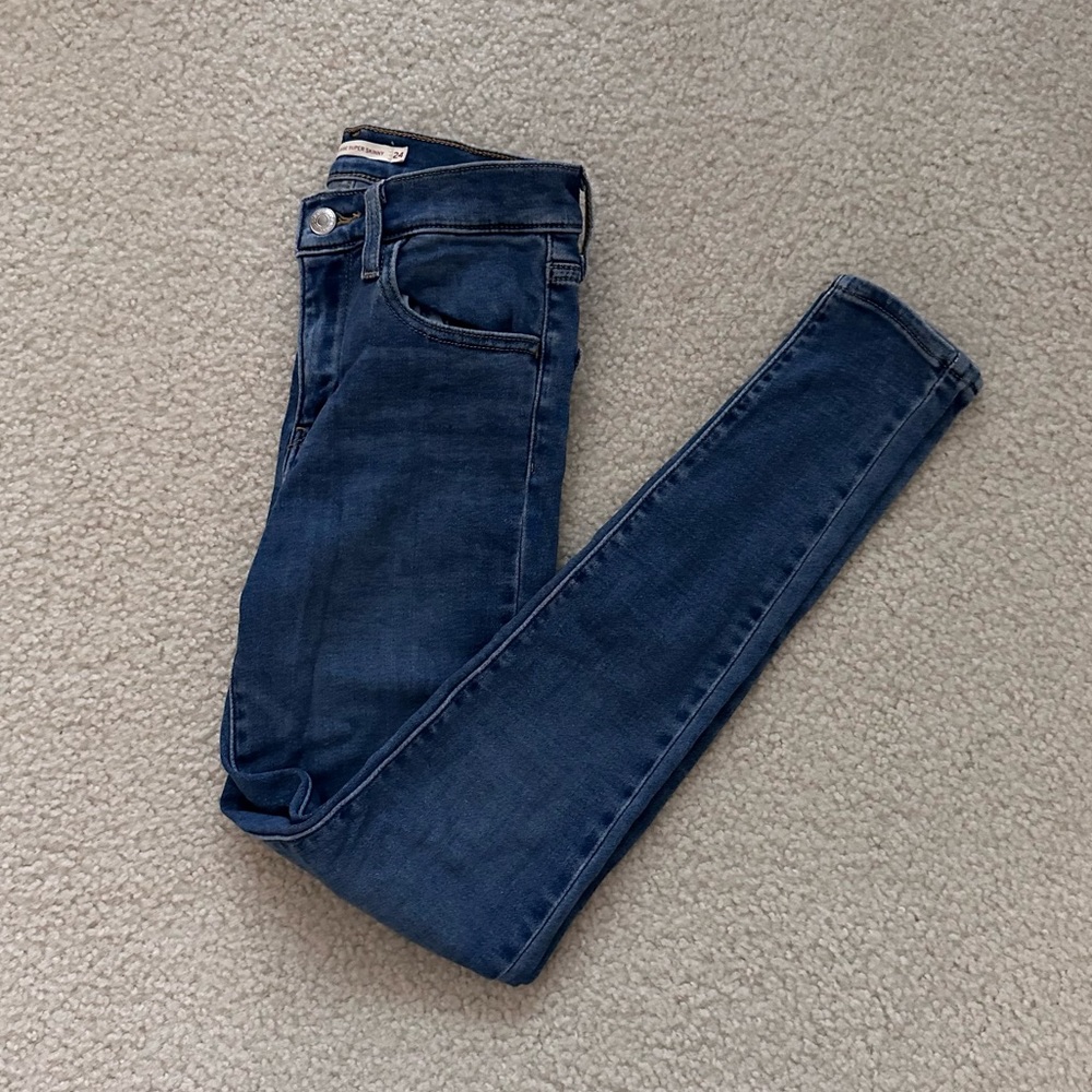 Levi's 720 High Rise Super Skinny Women's Jean Dark Wash Size 24